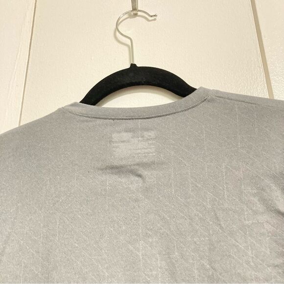 UNDER ARMOUR Loose Heat Gear Athletic Tshirt Lime Green Gray Youth Small - Picture 6 of 12